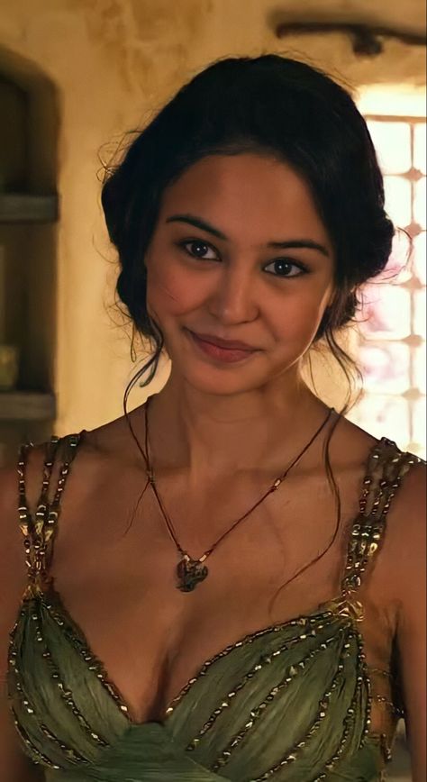 Courtney Eaton, Gods Of Egypt, Trendy Christmas Outfits, Christmas Outfits, Green Dress, Beauty Women, Beautiful People, Egypt, A Woman