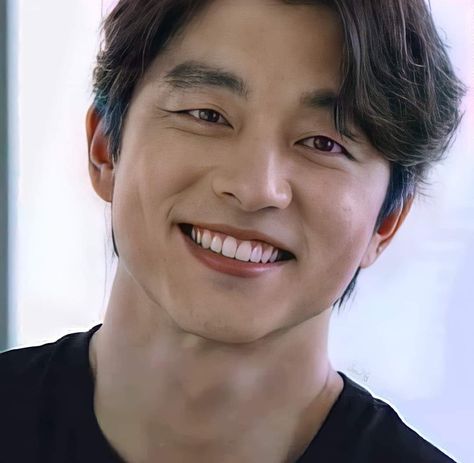 Gong Yoo Smile, Yoon Hyun-min, Goblin Gong Yoo, Korean Drama Stars, Hollywood Men, Types Of Guys, Real Model, Kim Dong, Korean Star