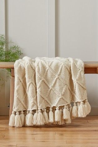 Knit Bedspread, Throw Photography, Unique Crochet Blanket, Chunky Cable Knit Throw, Frame Cottage, Textured Throw Blanket, Beige Throws, Boho Throw Blanket, Cable Knit Throw