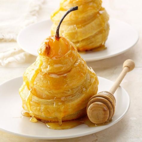 Honeyed Pears in Puff Pastry Puff Pastry Recipes Savory, Pear Dessert, Puff Pastry Desserts, Pear Tart, Cake Mug, Pastry Recipe, Pear Recipes, Poached Pears, Tart Recipe