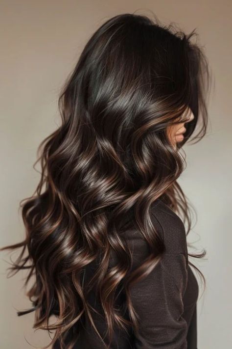 Rambut Brunette, Black Hair Balayage, Dark Brunette Hair, Brown Hair Looks, Brown Hair Inspo, Brunette Hair With Highlights, Brunette Balayage Hair, Brown Hair Balayage, Dark Brown Hair Color