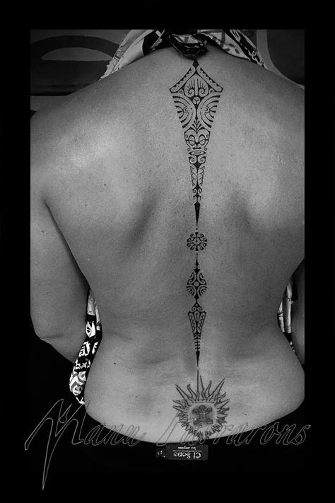 Photos of Polynesian and Tahitian tattoos created by Manu FARRARONS. Freehand artwork Maori Tattoo Frau, Tahitian Tattoo, Ta Moko Tattoo, Polynesian Tattoos Women, Maori Tattoos, Polynesian Tattoos, Marquesan Tattoos, Samoan Tattoo, Spine Tattoos For Women