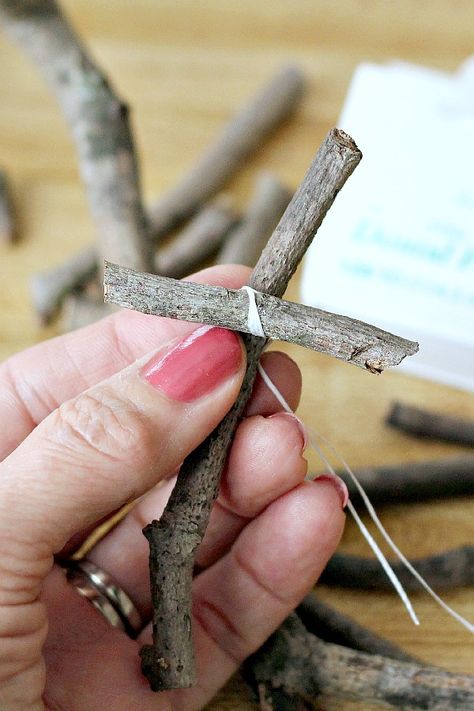 Little Wooden Cross from Sticks | Grateful Prayer | Thankful Heart Wooden Crosses Diy, Easter Religious Crafts, Catholic Easter, Grateful Prayer, Luke 2 11, Easter Crafts For Adults, Easter Activity, Easy Holidays Crafts, Religious Crafts