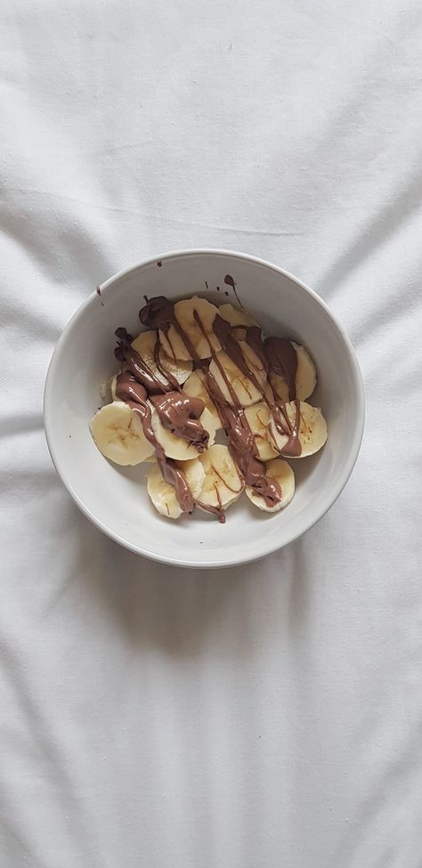 Yummy ripe banana with a teaspoonful of nutella♡ Banana With Nutella, Banana Nutella, Ripe Banana, Nutella, My Images, Cereal, Quick Saves