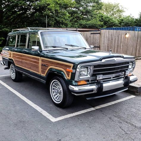 Keep Wagoner, Cocheras Ideas, Wagoneer Jeep, Jeep Grand Wagoneer, Jeep Photos, Classic Jeeps, Grand Wagoneer, Beach Cars, Old Jeep