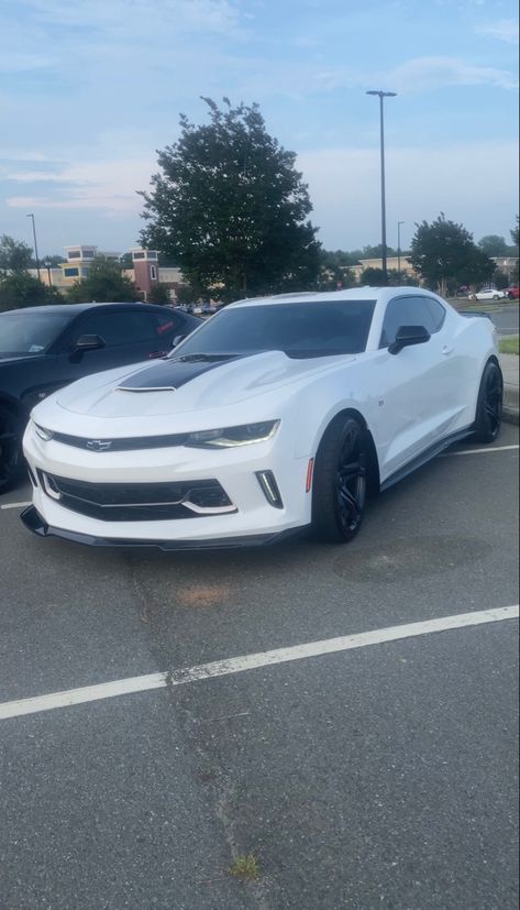 white camaro rs White Camaro Ss, White Camaro, Hello Kitty Gifts, Camaro Rs, Camaro Zl1, Best Luxury Cars, Camaro Ss, Pretty Cars, Money And Happiness