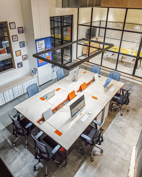 Primitive Office, Architecture Workspace, Workspace Interior Design, Office Interior Design Creative, Startup Office Design, Workstation Design, Workplace Collaboration, Decorating Office, Small Office Design Interior