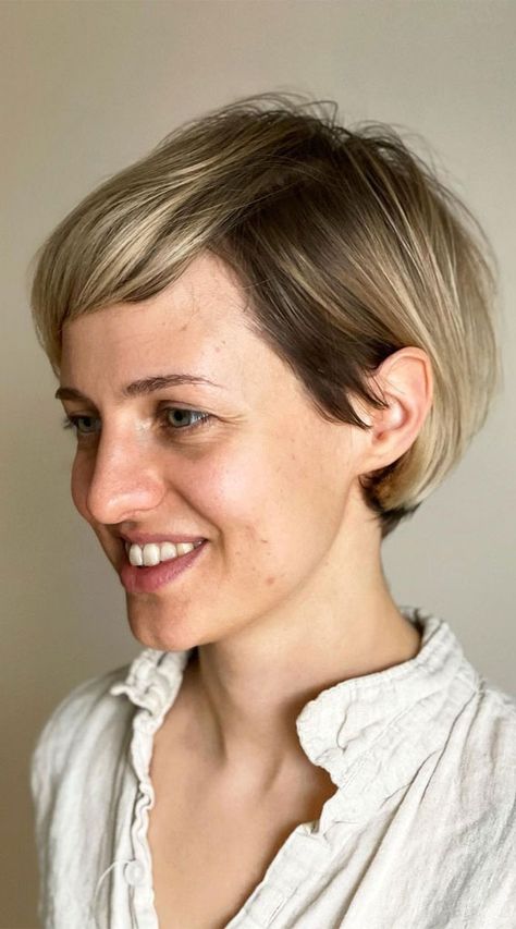 43 Cute Trendy Bixie Haircuts : Short Bob with Side Bangs I Take You | Wedding Readings | Wedding Ideas | Wedding Dresses | Wedding Theme Short Bob With Side Fringe, Bixie 2022, Dutch Bob Haircut, "bixie" Haircut Straight Hair, Page Boy Haircut Women, Meg Ryan Haircuts, Bob With Side Fringe, New Short Haircuts, Feminine Hairstyles