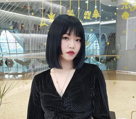 Short Hime Haircut With Bangs, Hime Cut Short Hair With Bangs, Hime Cut Short Hair No Bangs, Hime Haircut Short Hair, Hime Bangs Short Hair, Wide Bangs Hair, Japanese Short Hair With Bangs, Himecut Short Hair, Hime Haircut Short