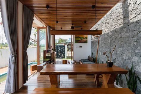 The Water House / CIA Design Studio | ArchDaily Tropical Houses Interior, Sala Grande, Water House, Tropical House, Tropical Houses, Tiny House Design, Build Your Dream Home, Mini House, Mid Century House