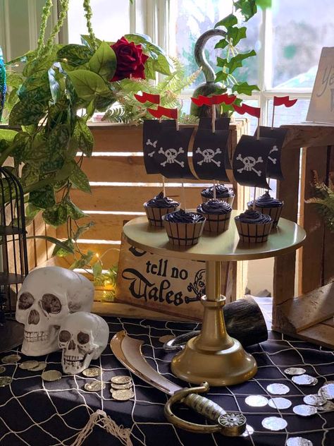 Ralph’s 5th Pirates of the Caribbean Party | CatchMyParty.com Jack Sparrow Theme Party, Pirate Of The Caribbean Party, Pirate Themed Dinner Party, Pirate Food Ideas, Pirates Of The Caribbean Birthday Party, Pirate Dinner Party Decor, Pirates Of The Caribbean Party, 30th Birthday Pirate Theme, Pirates Of The Caribbean Halloween Decor