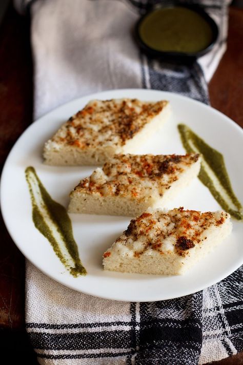 khatta dhokla recipe with step by step photos. khatta dhokla or white dhokla is one of the gujarati snacks that i love to make as well eat :-). any dhokla be it khaman dhokla or rava dhokla are favorite Khandvi Recipe, Khaman Dhokla, Dhokla Recipe, Easy To Make Snacks, Easy Vegetarian Dinner, Indian Street Food Recipes, Dosa Recipe, Snacks Dishes, Gujarati Recipes