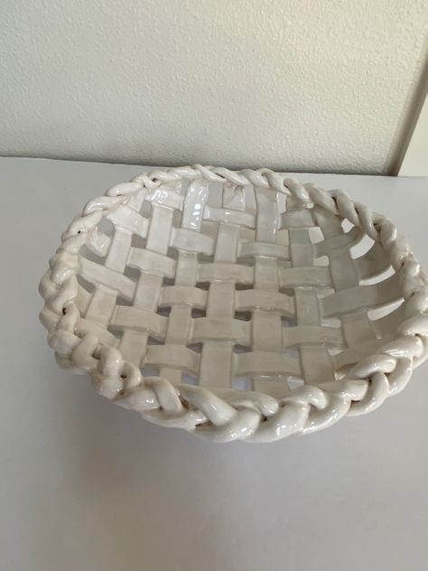 Woven Ceramic Bowl, Coil Projects Ceramics, Coil Handbuilding, Coil Bowls Ceramic, Woven Ceramics, Coil Ceramics Ideas, Woven Clay, Clay Extruder, Coil Pottery