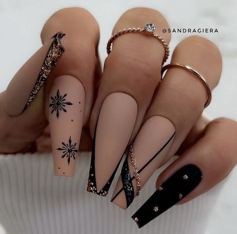 Nail Designs Bling, Matte Nails Design, Nail Art Designs Diy, Unique Acrylic Nails, Acrylic Nails Coffin Short, Neutral Nails, Xmas Nails, Coffin Nails Designs, Fancy Nails