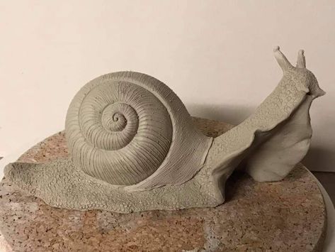 Snail Ceramic Sculpture, Snail Clay Sculpture, Clay Snails Sculpture, Snail Clay, Ceramic Snail, Snail Sculpture, Cardboard Art Sculpture, Easy Clay Sculptures, Snail Art