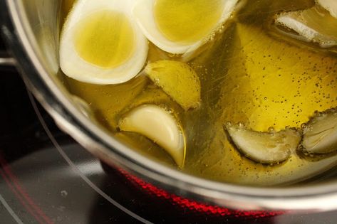 Making Garlic and/or Onion Infused Oil Infused Oil Recipes, Fodmap Friendly Recipes, Low Fodmap Diet Recipes, Fodmap Diet Recipes, Olive Oil Recipes, Fodmap Friendly, Infused Oil, Infused Olive Oil, Low Fodmap Diet