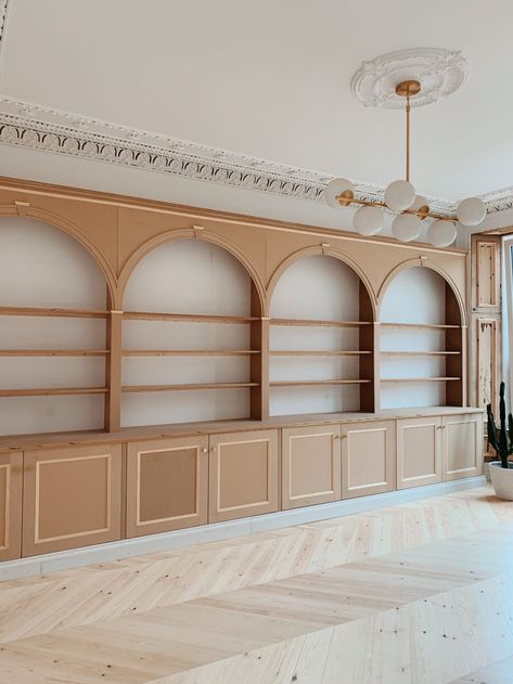 Looking Back On 2020. - KATE LA VIE by Kate Spiers Kate Spiers, 아파트 인테리어, Boutique Interior, Store Interior, Built In Shelves, Home Library, Front Room, Home Fashion, Built Ins