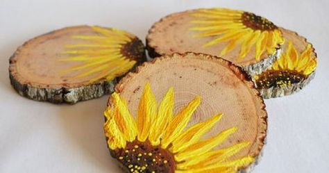 Takken Decor, Sunflower Coasters, Wood Slice Art, Wooden Slices, Diy Coasters, Sunflower Design, Wooden Coasters, Crafty Craft, Wood Coasters