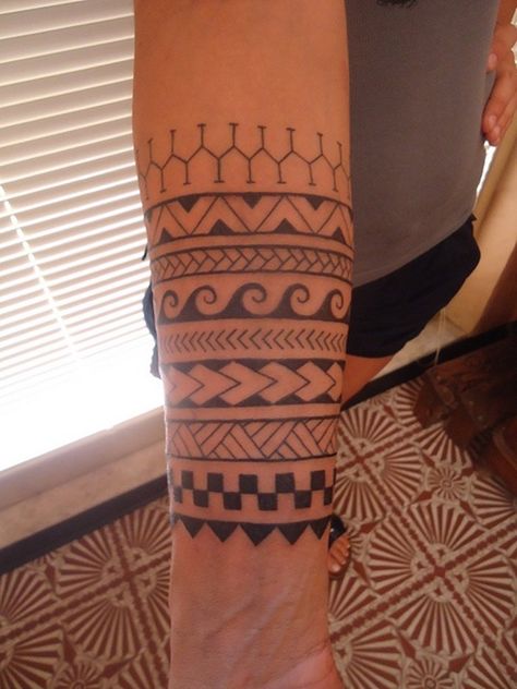 Love!!!!! Marquesan Tattoo, Maori Tattoo Frau, Women's Tattoos, Tattoo Band, Hawaii Tattoos, Maori Tattoos, Polynesian Tattoos, Band Tattoo Designs, Marquesan Tattoos