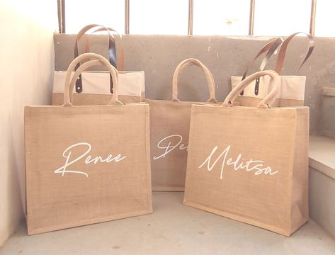 Bridesmaid Tote Bag Set of 5 Set of 6 Set of 7 Set of 8 Set of - Etsy Australia Personalised Jute Bags, Beach Bag Gift, Custom Beach Bags, Burlap Tote Bags, Bridesmaid Tote Bags, Custom Gift Bags, Bridesmaid Gift Bags, Burlap Tote, Matt Brown