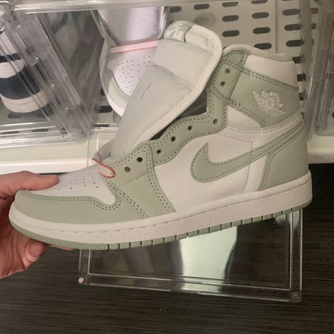 Brand New Seafoams Jordan’s! Never Been Worn Also I Have The Stock X Receipts! If You Do Pp I Can Do $200 ! Will Send Proof Of Receipt Seafoam Air Jordans, Air Jordan 1 Seafoam, Jordan 1 Seafoam, Shoes Nike Jordan, Nike Jordan 1, Cute Nike Shoes, Cute Nikes, Jordan 1 Retro High, Jordan 1 Retro