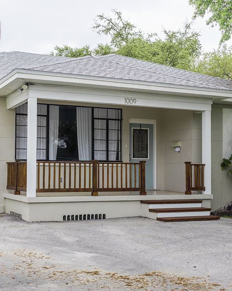 Simple DIY Wood Porch Steps Makeover | Jenna Sue Design Blog Wooden Porch Ideas Entrance, Simple Porch Ideas, Porch Steps Makeover, Diy Wood Porch, Steps Makeover, Decor Porch Ideas, Porch Renovation, Decorating Porch, Front Porch Railings