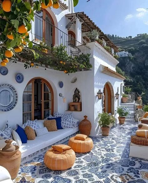 Greek Houses Exterior, Greek Style Home, Sicilia Italy, Summer House Interiors, Images Terrifiantes, Homes In Italy, Italy House, Greek House, Dream Life House