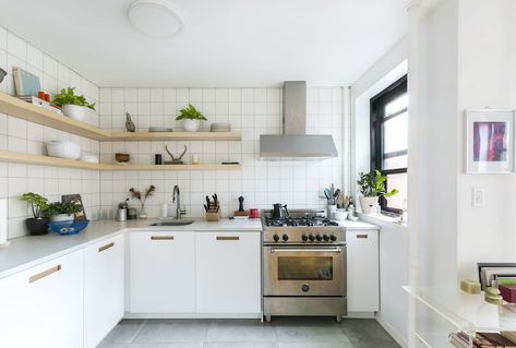 Cabinet Ideas to Boost Your Kitchen Storage | Sweeten.com Kitchen Without Upper Cabinets, Kitchens Without Upper Cabinets, Pregnancy Products, Healthy Videos, Unique Backsplash, Cabinets Ideas, Plywood Cabinets, Wall Cabinets, Kitchen Design Open