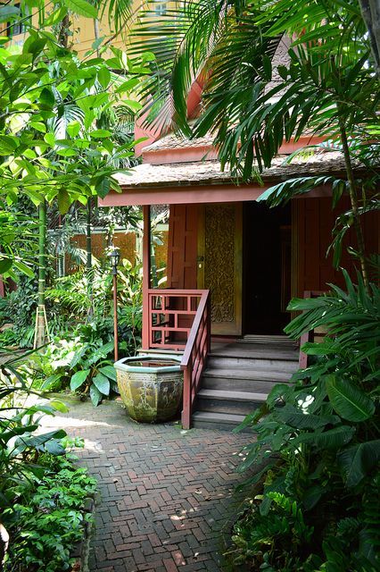 Jim Thomsons House and Garden, Bangkok, Thailand Thai Houses, Jim Thompson House, Balinese Garden, Tropical Garden Design, Jungle Gardens, Thai House, Eating Area, Jim Thompson, Famous Gardens