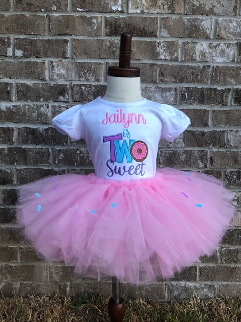 Pink tutu with sprinkles to make it more of a treat. Ribbon Tutu, Tutu Birthday, Donut Birthday Parties, Donut Birthday, Outfit Birthday, Two Sweet, Donut Party, Pink Tutu, Birthday Tutu