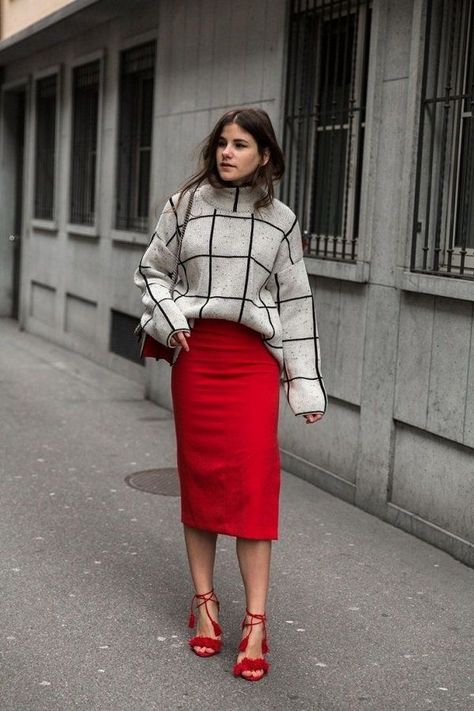 Casual Chique Stijl, Street Style Fall Outfits, Rock Outfit, Red Skirt, Outfit Trends, Autumn Street Style, Red Skirts, Fall Street Style, Inspired Outfits