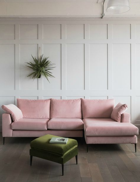 Flooring Options Living Room, Living Room Panelling, Living Room Wood Floor, Pink Couch, Home Architecture, Pink Sofa, Trendy Living Rooms, Kitchen Farmhouse, House Beds