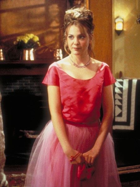 Bianca Stratford, Larisa Oleynik, Backless Gowns, Grad Dresses Short, Grad Dresses Long, 10 Things I Hate About You, 90s Girl, Best Prom Dresses, Retro Swimsuit