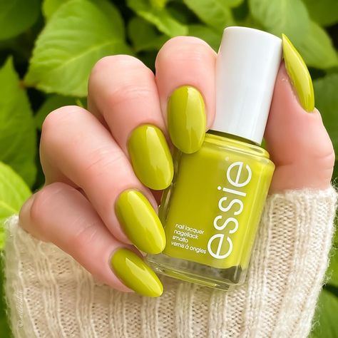 Lime Gel Nails, Essie Piece Of Work, Lime Green Yellow Nails, Lime Green Manicure, Chartreuse Green Nails, Mustard Green Nails, Lime Green Nail Polish, Yellowish Green Nails, Lime Color Nails