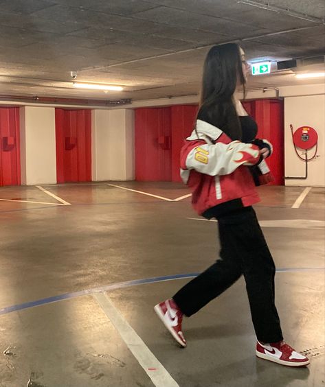 Styling Red Jordans, Red Air Jordans Outfit, Jordan 1 Red Outfit Women, Jordan 1 Low Red Outfit, Red Air Jordan 1 Outfit Women, Red Dunk Low Outfit, Jordan 1 Low Gym Red Outfit, Low Air Jordan 1 Outfit, Air Jordan Low Outfit