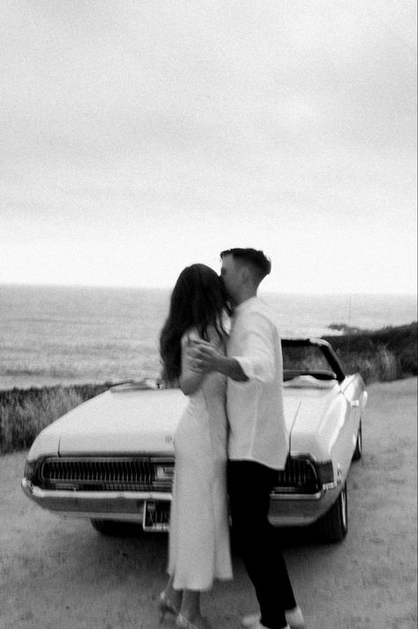 Car Engagement Photoshoot, Couple Car Poses, Car Engagement Photos, Classic Engagement Photos, Classic Car Photoshoot, Vintage Engagement Photos, Vintage Car Wedding, Car Poses, Vintage Wedding Photography