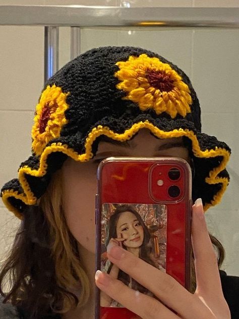 Sunflower Crochet Hat, How To Crochet A Sunflower, Sunflower Bucket Hat Crochet, Sunflower Bucket Hat, Daisy Bucket Hat, Sunflower Bucket, Bucket Hat Crochet, Sunflower Hat, Crochet Summer Hats