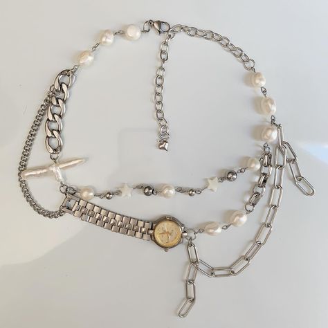 Face watch pearl chain necklace gothic grunge fairycore chains Scenecore Aesthetic, Goblin Core Aesthetic, Scene Core, Grunge Fairycore, Pearl Chain Necklace, Aesthetic Aesthetic, Butterfly Necklace, Pearl Chain, Grunge Aesthetic