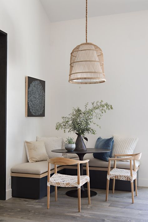 Friday Inspiration: Full of Life - Studio McGee Friday Inspiration, Nook Ideas, Kitchen Nook, Dining Nook, Dining Room Inspiration, Small Dining, Decor Minimalist, Styling Ideas, Dining Room Design