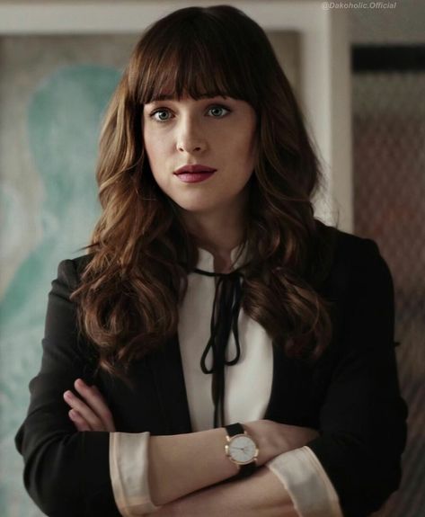 Anastasia Steele Hair, Anastasia Steele Style, Anastasia Steele Outfits, Dakota Johnson Bangs, 50 Shades Freed, Anastasia Grey, Fall Fashion Coats, Diy Haircut, Anastasia Steele