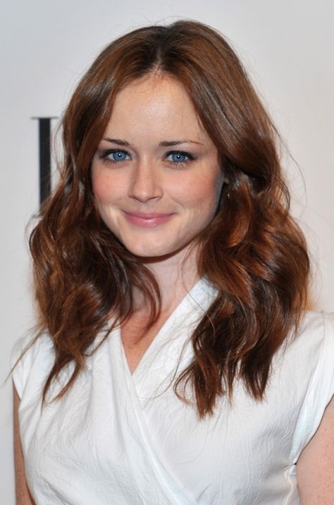 Alexis Bledel Alexis Bledel Hair, Rory Gilmore Hair, Gilmore Girls Fashion, Chestnut Hair, Red Brown Hair, Wedding Day Makeup, Alexis Bledel, Rory Gilmore, Hair Inspiration Color