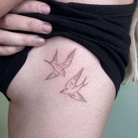 Geometric Swallow Tattoo, Fineline Sparrow Tattoo, One Line Swallow Tattoo, Swallow Bird Tattoo Fine Line, Bird Line Work Tattoo, Minimalist Swallow Tattoo, Pair Of Birds Tattoo, Fine Line Birds Tattoo, Line Work Bird Tattoo