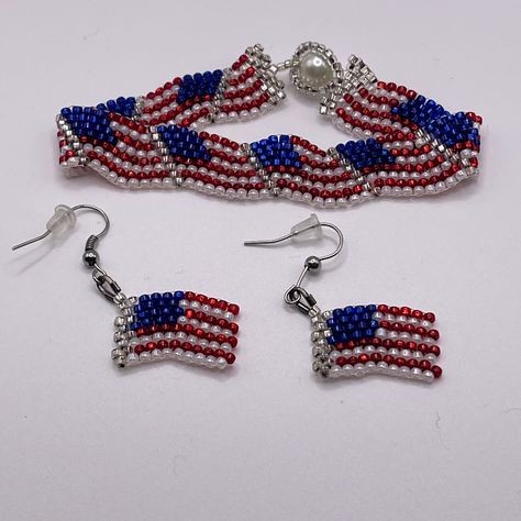 Flag Stars & Stripes Beaded Bracelet & Earrings. Fourth Of July Jewelry Handmade. New Without Tags Fourth Of July Jewelry, Wavy Flag, Flag Beads, Beaded Hat Bands, Bracelets Tutorial, Beaded Hat, Beaded Bracelets Tutorial, Beaded Earrings Patterns, Hand Crafted Jewelry