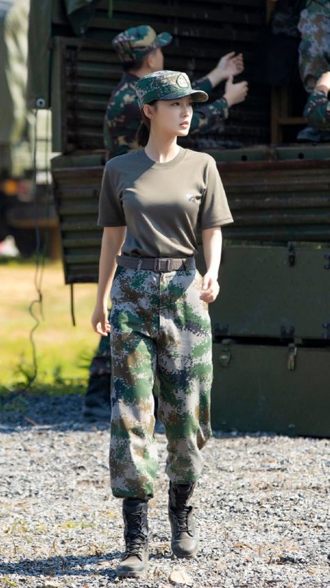 Women In Uniforms Military, Military Core Outfits, Army Doctor Female, Queer Femme Fashion, Military Uniform Female, Army Pants Outfit, Simple Front Yard Landscaping Ideas, Military Woman, Army Outfit