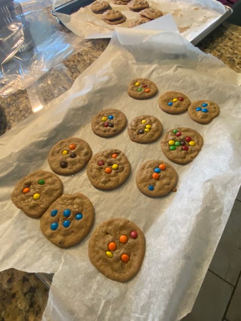 Best Friend Food Pictures, Bake Cookies With Friends Aesthetic, Food To Make With Your Bestie, Baking With Bestie, Sleepover Cookies, Bake With Friends, Baking With Friends, Baking Friends, Italian Getaway