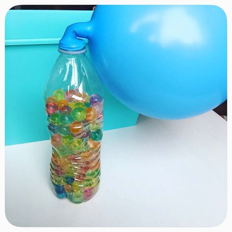 DIY Stress Ball using water beads / Orbeez :   We have had our sensory tub of water beads out for days and wanted to try something new - bring on the balloons! Simple and fun activity your children can do. Diy Water Beads, Water Bead Activities, Orbeez Ideas, Bead Activities, Sensory Play For Toddlers, Diy Stressball, Sensory Play Toddlers, Discovery Bottles, Sensory Tub