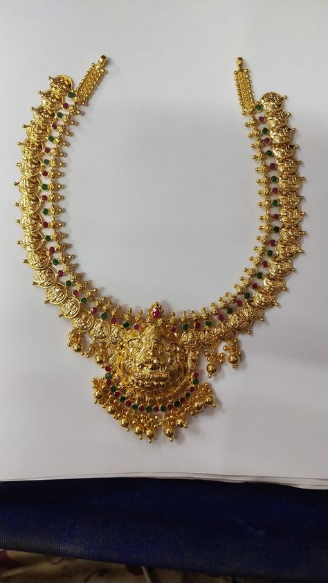 Laxmi Necklace Gold, Short Chains Gold For Women, Short Chains Gold, Neckless Gold Jewelry Indian, Neckless Gold Jewelry, Neckless Gold, Mini Haram, Gold Chain Necklace Womens, Amrapali Jewellery