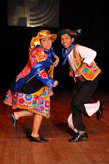 ETÉREA DANZA: EL HUAYLARSH EN PUCARA Peruvian Culture, Folk Dress, Folk Dresses, Halloween Wallpaper, Peru, Dancer, Hip Hop, Ballet, Dress Up