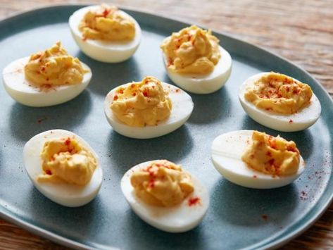 Devilish deviled eggs for your Thanksgiving. Classic Deviled Eggs, Deviled Eggs Recipe Classic, Bacon Deviled Eggs, Deviled Eggs Classic, Bacon Recipe, Snack Craving, Deviled Eggs Recipe, Summer Appetizer, Eggs Recipe