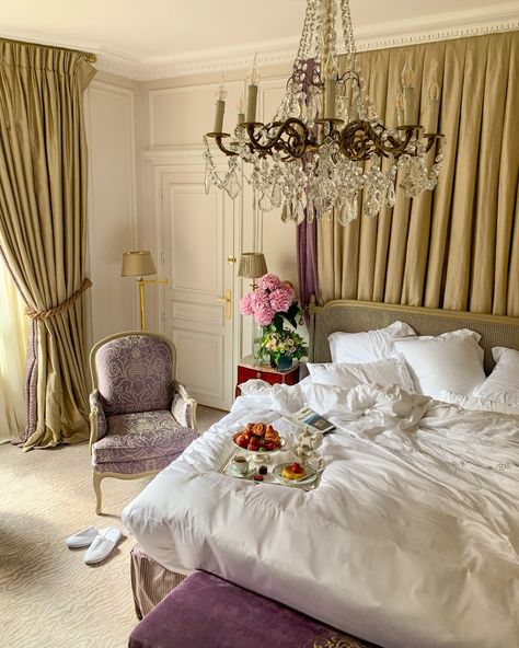 Hôtel Plaza Athénée (@plaza_athenee) • Instagram photos and videos Royal Breakfast, Hotel Plaza Athenee Paris, Hotel Plaza Athenee, Plaza Athenee Paris, European Breakfast, Nyc Rooms, Paris Rooms, Plaza Athenee, Hotels In Paris